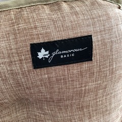 LOGOS キャンピングチェア　キャンプ用椅子　折りたたみ椅子  キャンプ用品ブランドのLOGOSのキャンピングチェアです。 　 大人が二人掛けできるサイズですが、折り畳みもでき軽くて便利です。  付属のカバーを掛けてソファ風にしても、そのままでも使えます。