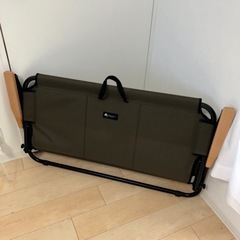 LOGOS キャンピングチェア　キャンプ用椅子　折りたたみ椅子  キャンプ用品ブランドのLOGOSのキャンピングチェアです。 　 大人が二人掛けできるサイズですが、折り畳みもでき軽くて便利です。  付属のカバーを掛けてソファ風にしても、そのままでも使えます。