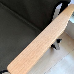 LOGOS キャンピングチェア　キャンプ用椅子　折りたたみ椅子  キャンプ用品ブランドのLOGOSのキャンピングチェアです。 　 大人が二人掛けできるサイズですが、折り畳みもでき軽くて便利です。  付属のカバーを掛けてソファ風にしても、そのままでも使えます。