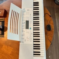 CASIO  電子ピアノ　LK-223