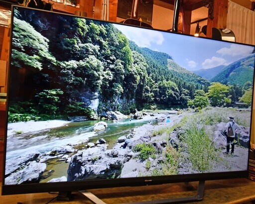 ●2021年製　55インチ　4Kチューナー内蔵●HISENSE　55U8F 液晶テレビ　中古品●55型　ULED　HDR10●