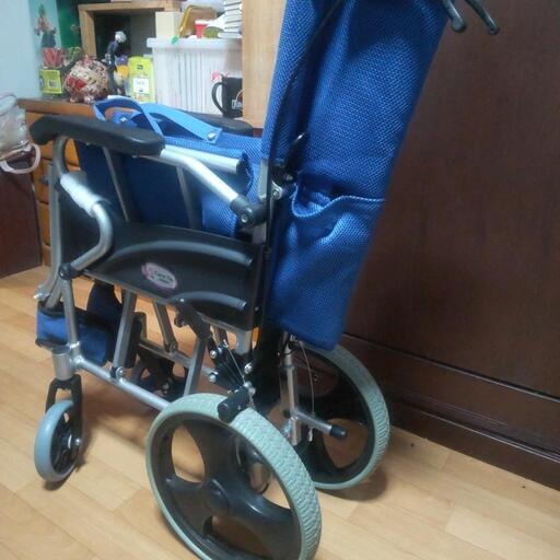 美品　折りたたみ　車椅子　ケアテック