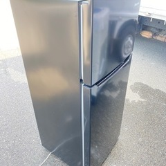 福岡市内配送無料　2022年　Hisense ハイセンス 冷蔵庫 HR-B12J1B 小型 幅47.5cm 120L ブラック 2ドア 右開き 静音