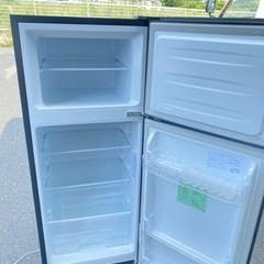 福岡市内配送無料　2022年　Hisense ハイセンス 冷蔵庫 HR-B12J1B 小型 幅47.5cm 120L ブラック 2ドア 右開き 静音