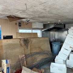 プレハブ　コンテナ　資材置き　ヤード