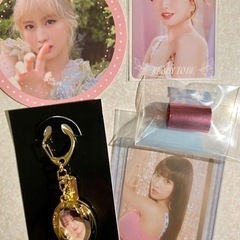 新品‼️TWICE(MOMO)キーホルダーやコースターなど