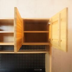 人気のunico(ウニコ)よりHUTTE(ヒュッテ)シリーズ のキッチンボードです！収納力もあり、オーク材のナチュラルな雰囲気は北欧テイストのインテリアのアクセントになる食器棚です♪DH218