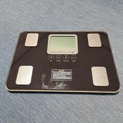 体脂肪も測れるコンパクトな体重計
