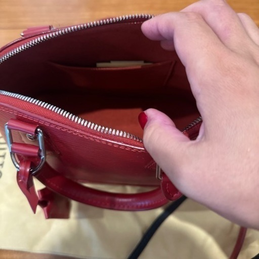 プロフ必読☆ほぼ新品 ヴィトン アルマ レッド 袋付き ウィメンズ LV プロフ必読☆ほぼ新品 ヴィトン アルマ レッド 袋付き ウィメンズ LV