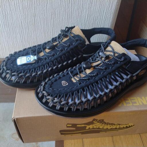 KEEN UNEEK　28センチ　ほぼ新品