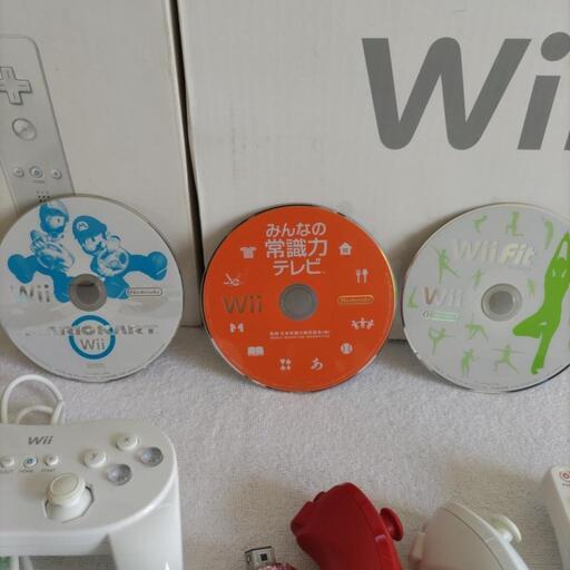 任天堂　Wii本体　ソフト、コントローラー６本セット