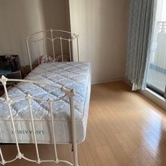 ローラアシュレイ　ベッドフレーム　シングル