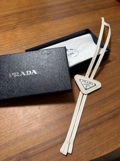 【ほぼ新品】PRADA ループタイ