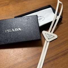 【ほぼ新品】PRADA ループタイ