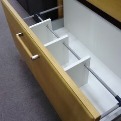 (2023.9.17お買い上げありがとうございます）カリモク　2面ワイド食器棚　　１１５ｃｍ幅　キッチン家具　上下分割可　　木目　ソフトクローザー　高く買取るゾウ八幡東店