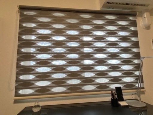 ロールスクリーン グレー 定価95,000(税別)