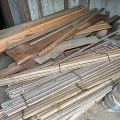 木材、200キロ　竹、200キロ、瓦300枚ほど