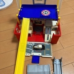 トミカ緊急レッドボックスused