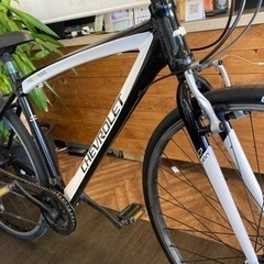 【SALE！通常価格より¥1000引き！CHEVROETシボレー前後タイヤ・チューブ新品！】アルミフレーム　6段変速　700×28c クロスバイク　ブラック　名古屋プレミアム商品券×金鯱マネー参加店舗