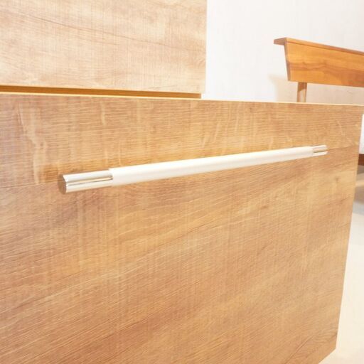 DAIMARU(家具の大丸)のCretty(クレッティ)間仕切りカウンターです。空間を仕切れるナチュラルモダンなキッチン収納。天然木調の風合いとシャープなステンレス天板が魅力のカウンター収納です♪DH317