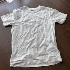 ユニクロ Tシャツ 白