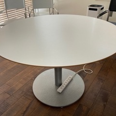 テーブル　IKEA 直径108cm