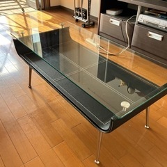 ガラステーブル　リビングテーブル