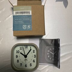 ＢＲＵＮＯの小型アラーム目覚まし時計（グレー）が５００円になります。