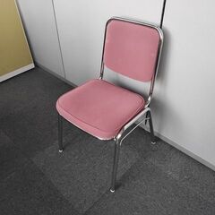 プラス　ピンク布張り　スタック椅子『中古良品』複数入荷