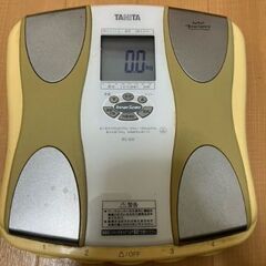 タニタ体組成計付き体重計（BC-520）