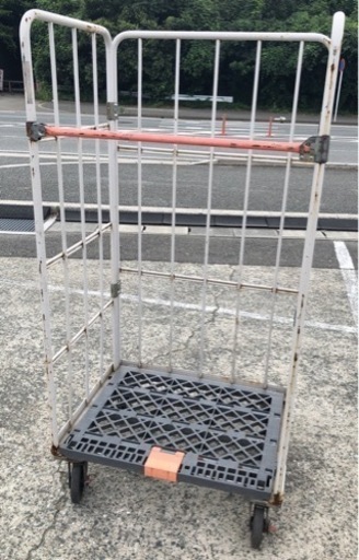 ⭐︎中古品　4駆動のカゴ台車　640×840×1680mm　業務用運搬機⭐︎