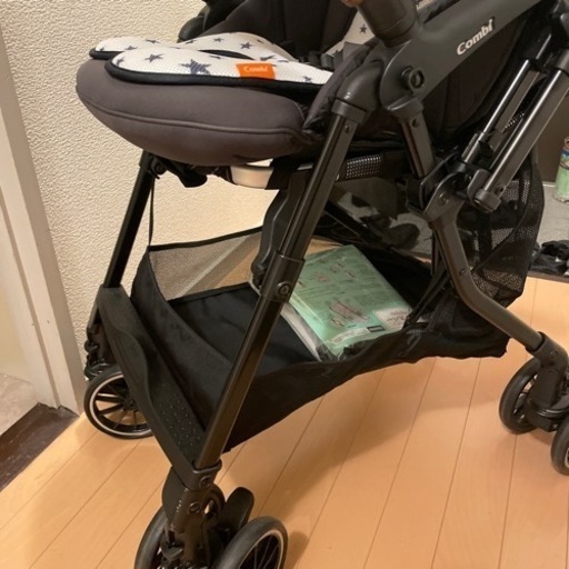 アカチャンホンポ限定デザイン combiベビーカー