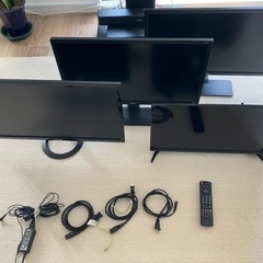 パソコンモニター3台　おまけでテレビ！