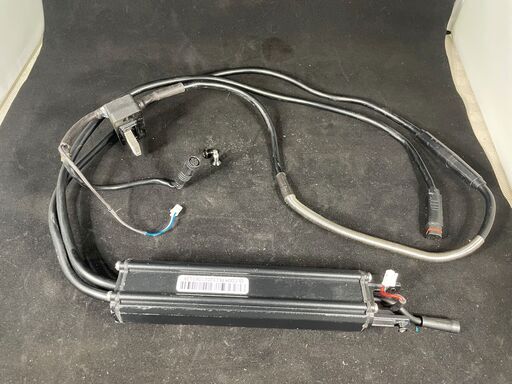 Honbikeコンピューターとバッテリーのコネクター