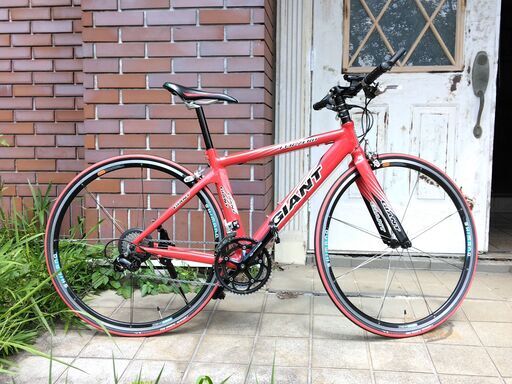 ジャイアント　FCR ZERO。赤クロスバイク。新品同様 ジャイアント FCR ZERO。赤クロスバイク。新品同様