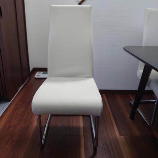 ダイニングテーブル(ボンド付着、傷有り)+椅子５脚セット(４年程使用)