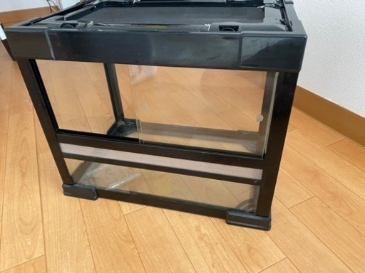 爬虫類ケージ（水槽）