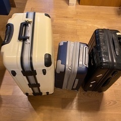 スーツケース3つ