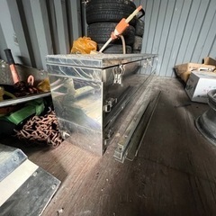 トレーラー道具箱、ローラー収納可能