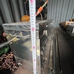 トレーラー道具箱、ローラー収納可能