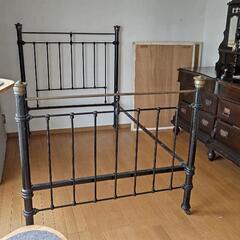 英国 アンティーク 鉄&真鍮のセミダブルベッド