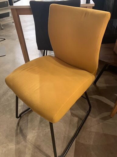 ✨期間限定ジモティー特別価格✨ニトリ シンプルチェア  イエロー