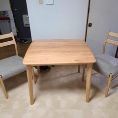 テーブルと椅子(3)