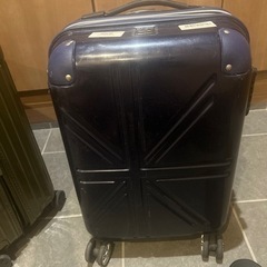 スーツケース　ハンドルが壊れてます
