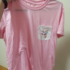ピンクの女性用Tシャツ。 サイズM〜L