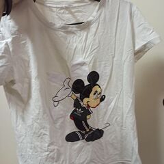 ミッキーマウスのTシャツをください. 