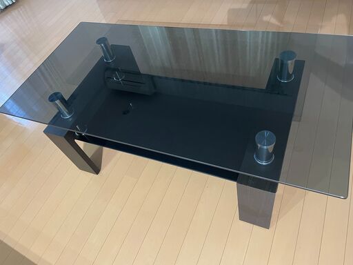 1500円でガラステーブル（コーヒーテーブル）売ります