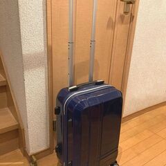 【取引中】スーツケース　サイズ（大体）３３ｃｍ×２２ｃｍ×５３ｃｍ