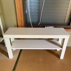 IKEAの小さいテーブルです。