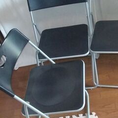 パイプ椅子、３脚。折り畳み/オフィス用品/黒
